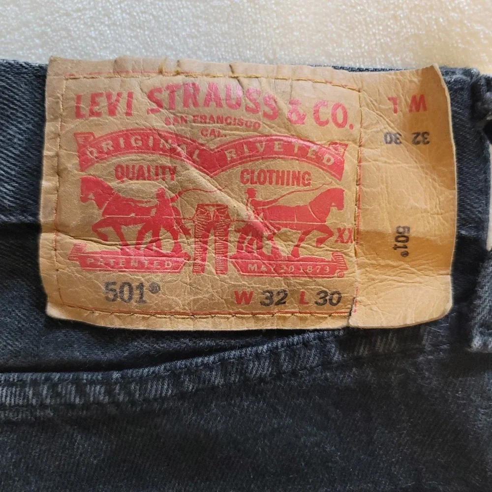 Levi's 501 Original Fit Jeans Mens 32x30 Black Straight Leg‎ Button Fly Denim